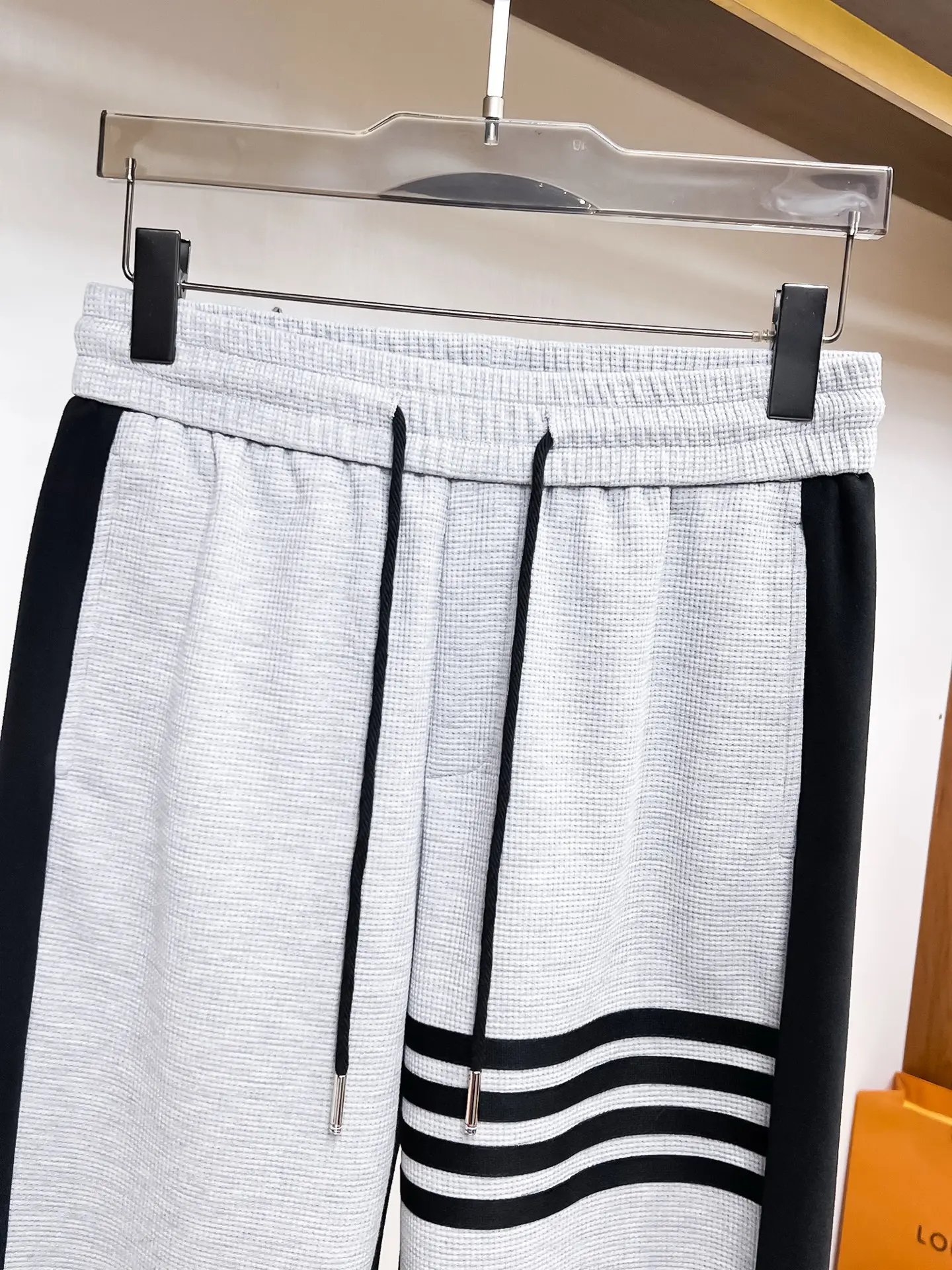 Four-Bar Stripe Waffle Knit Sweatpants D29014495 — view 3
