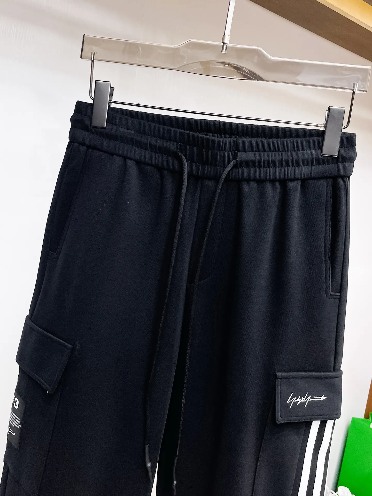 Y-3 Logo Cargo Sweatpants D29014502 — view 3