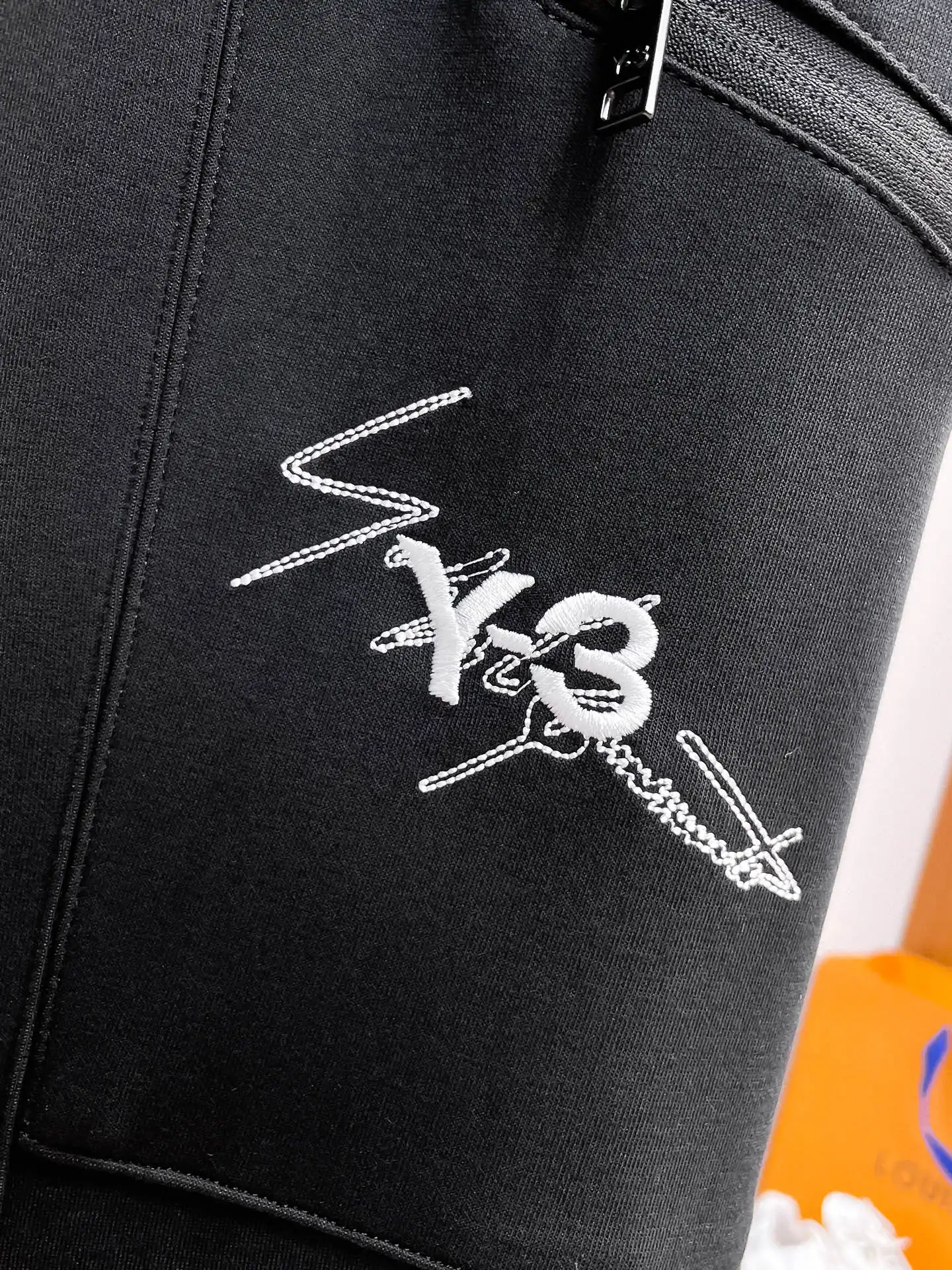 Y-3 Logo Embroidered Cargo Sweatpants D29014472 — view 4