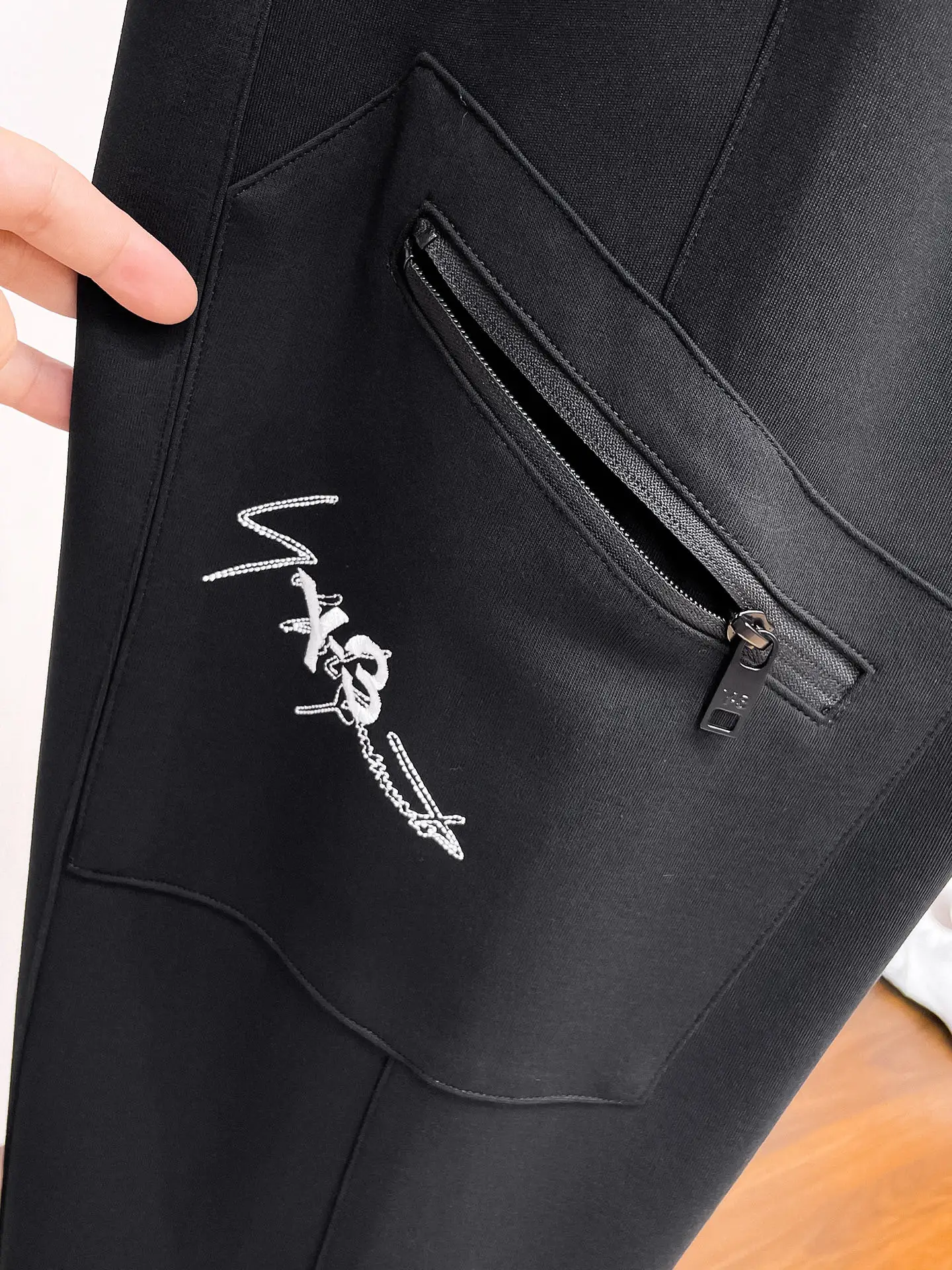 Y-3 Logo Embroidered Cargo Sweatpants D29014472 — view 5