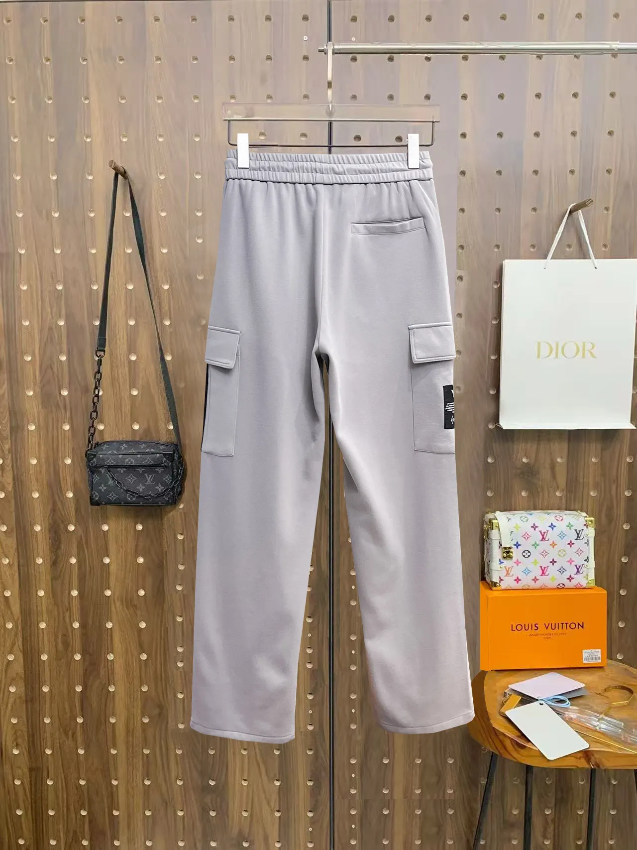 Y-3 Logo Cargo Sweatpants D29014501 — view 2