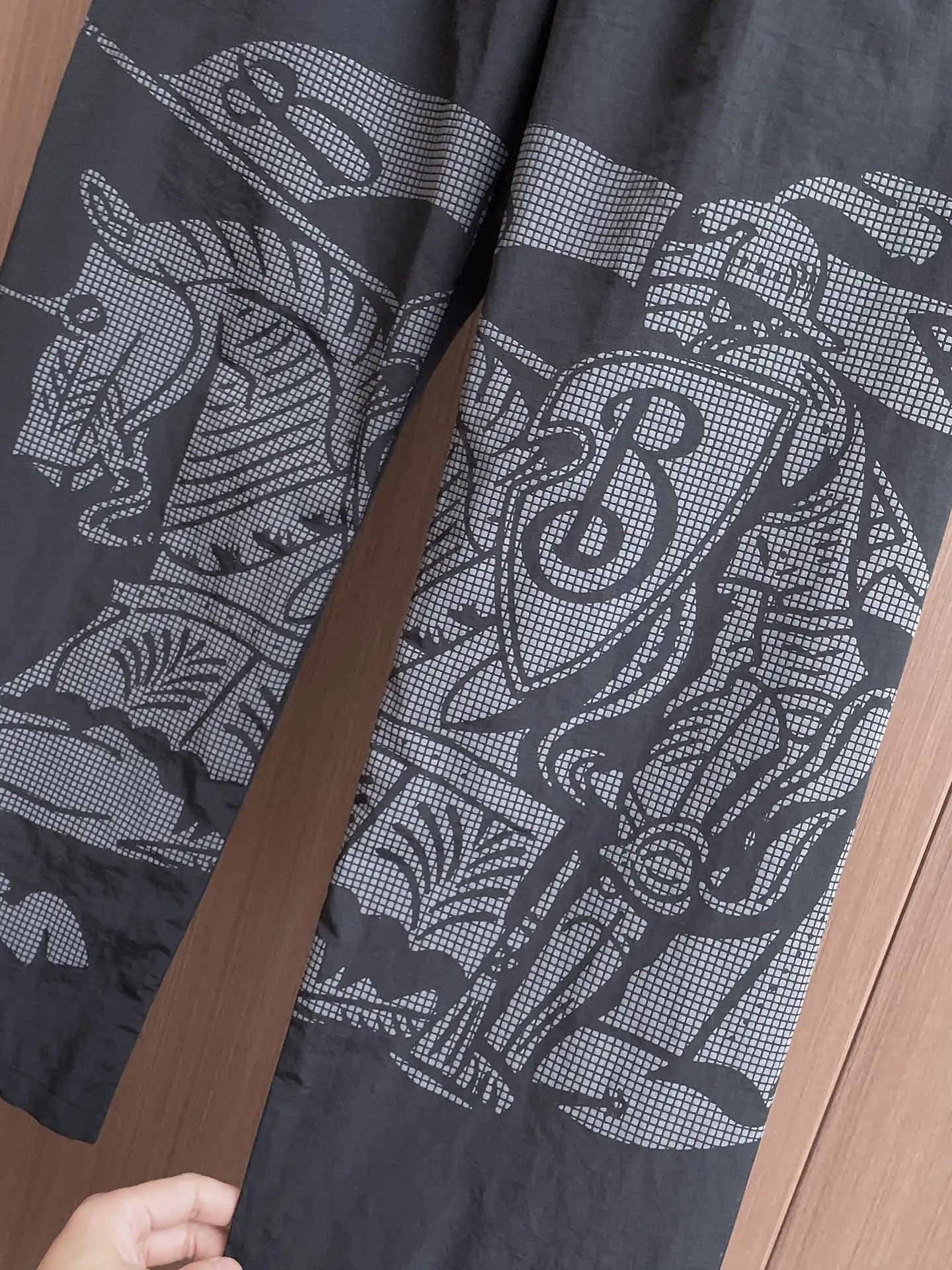 Logo-Print Technical Shell Trousers D30014420 — view 5