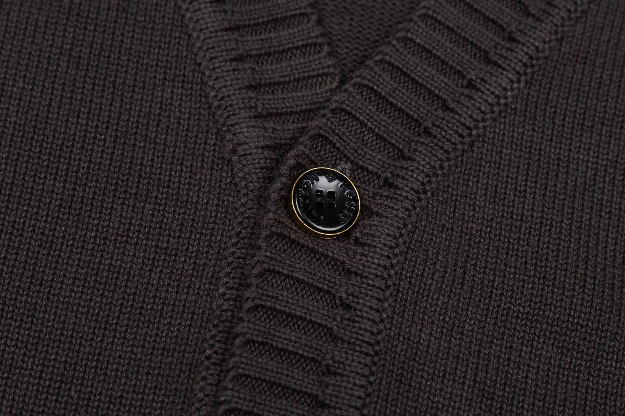Logo-Patch Wool V-Neck Cardigan D30021163 — view 5
