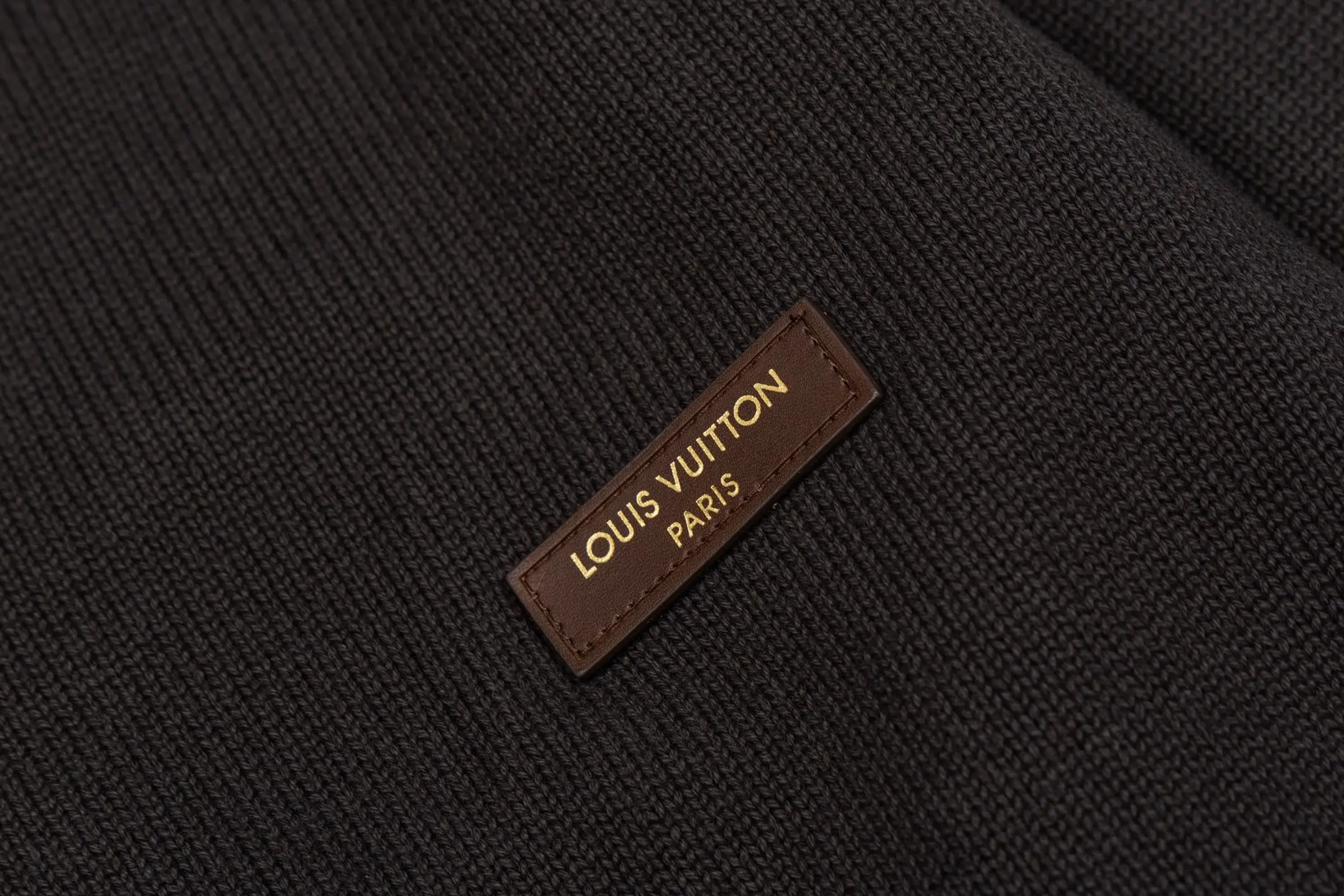 Logo-Patch Wool V-Neck Cardigan D30021163 — view 6