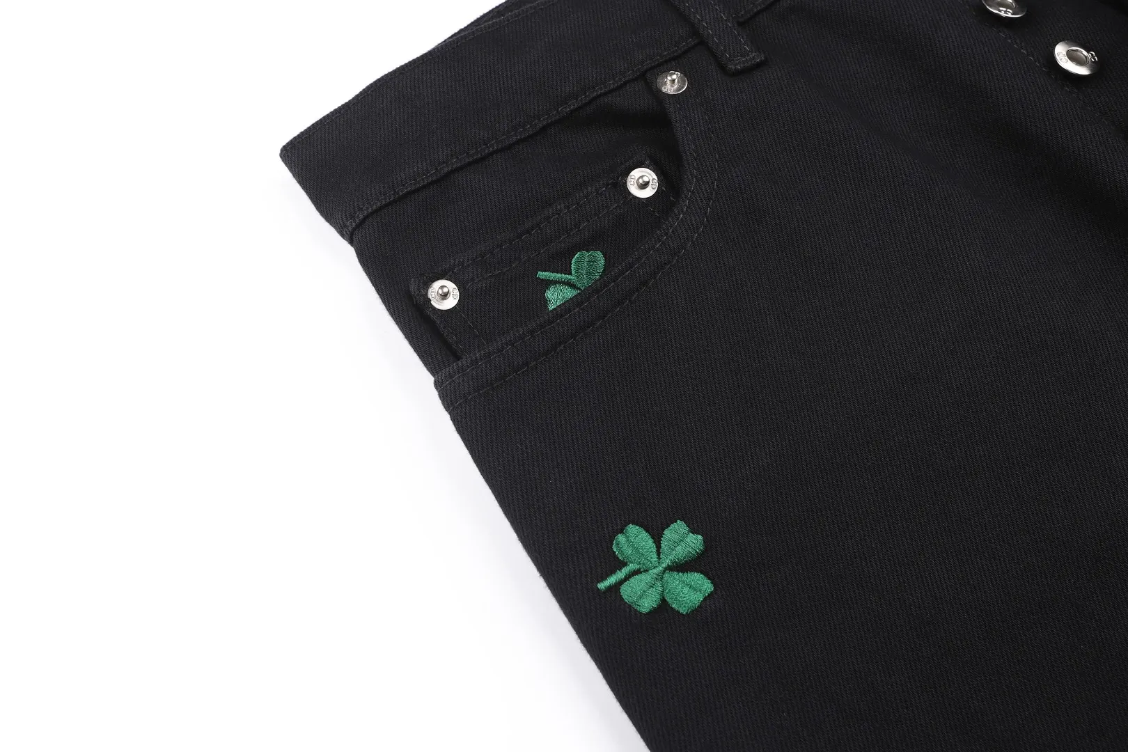 Clover Embroidered Straight-Leg Jeans D30021109 — view 6