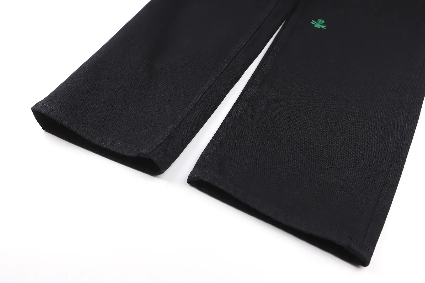 Clover Embroidered Straight-Leg Jeans D30021109 — view 7