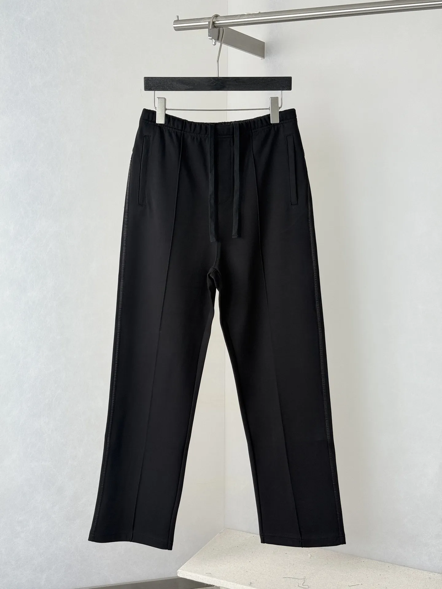 Nylon-Panelled Straight-Leg Sweatpants D30020681
