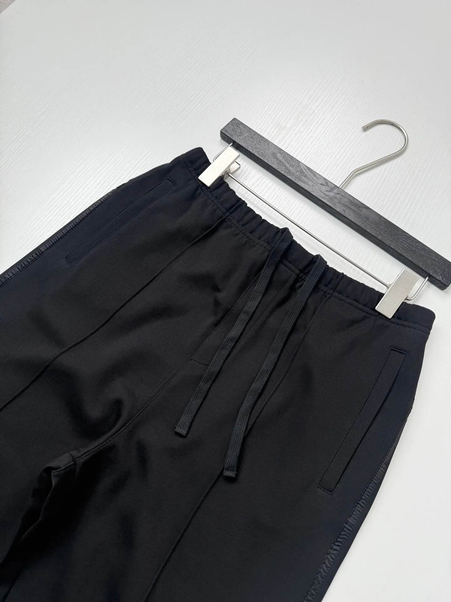 Nylon-Panelled Straight-Leg Sweatpants D30020681 — view 4