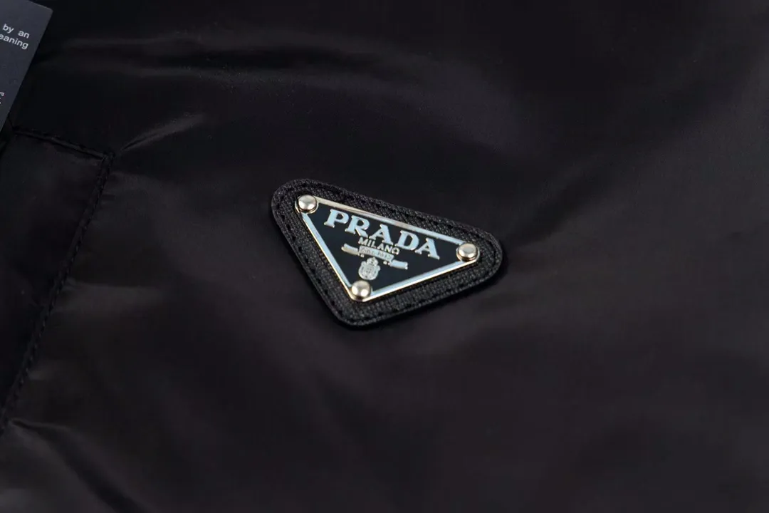 Logo-Plaque Re-Nylon Hooded Jacket D30013034 — view 6
