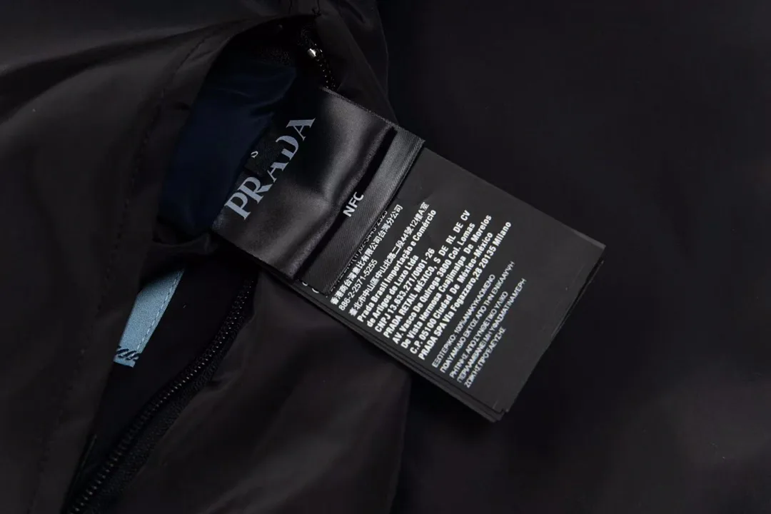 Logo-Plaque Re-Nylon Hooded Jacket D30013034 — view 8