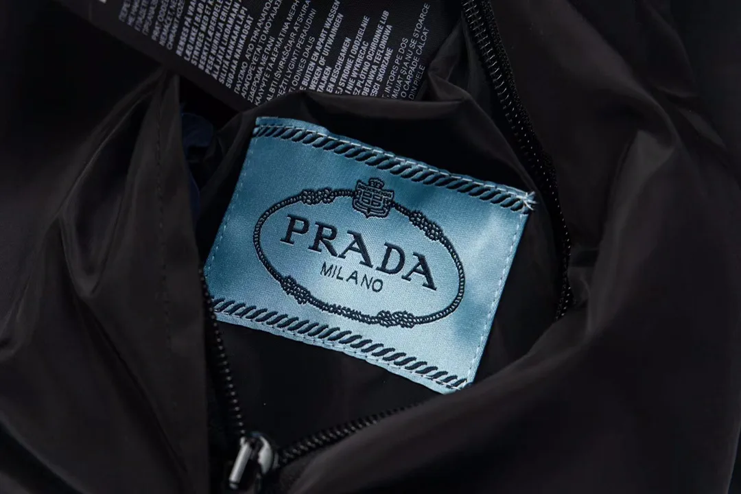 Logo-Plaque Re-Nylon Hooded Jacket D30013034 — view 9