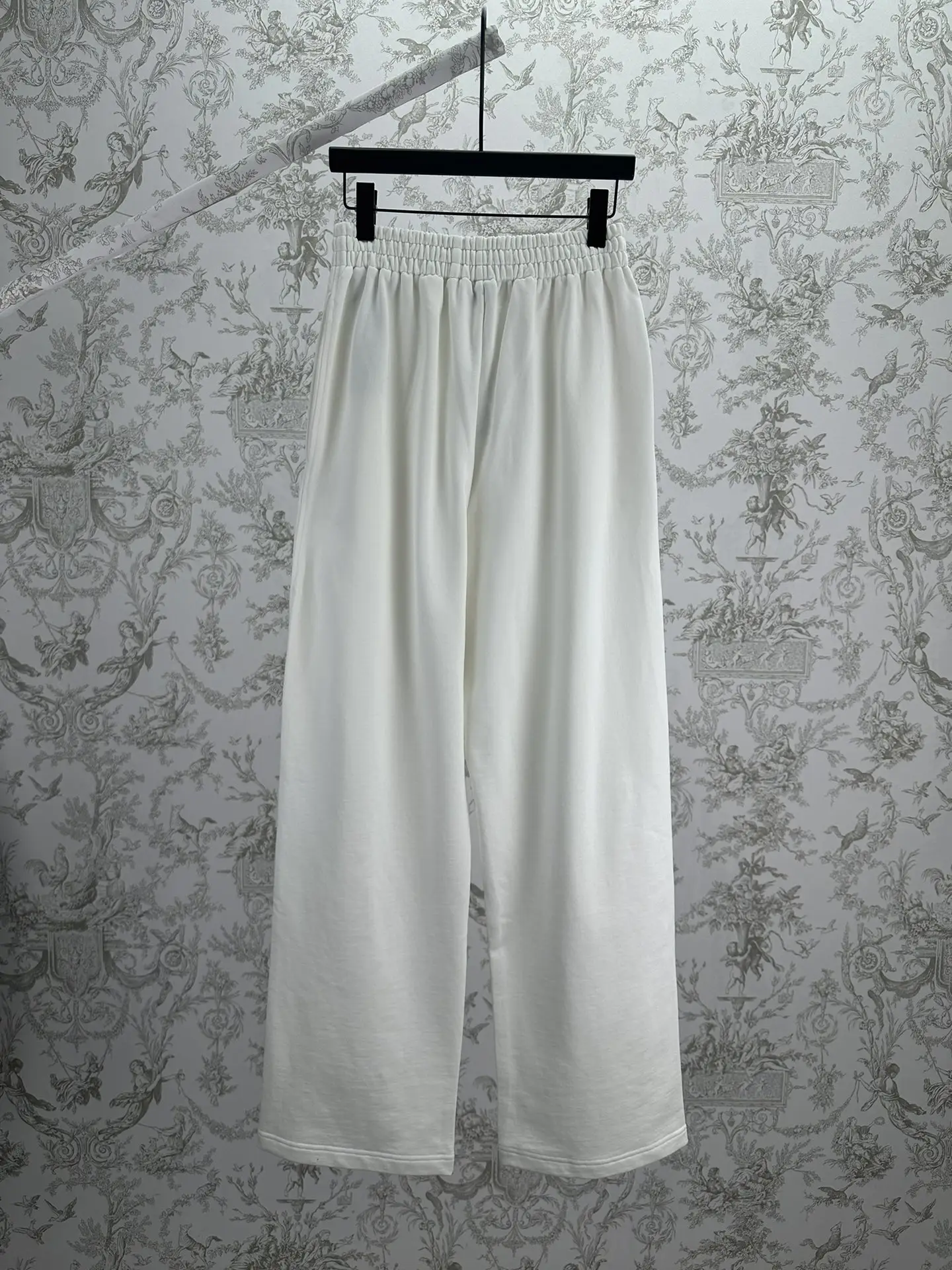 Logo-Embroidered Straight-Leg Sweatpants D31013969 — view 2