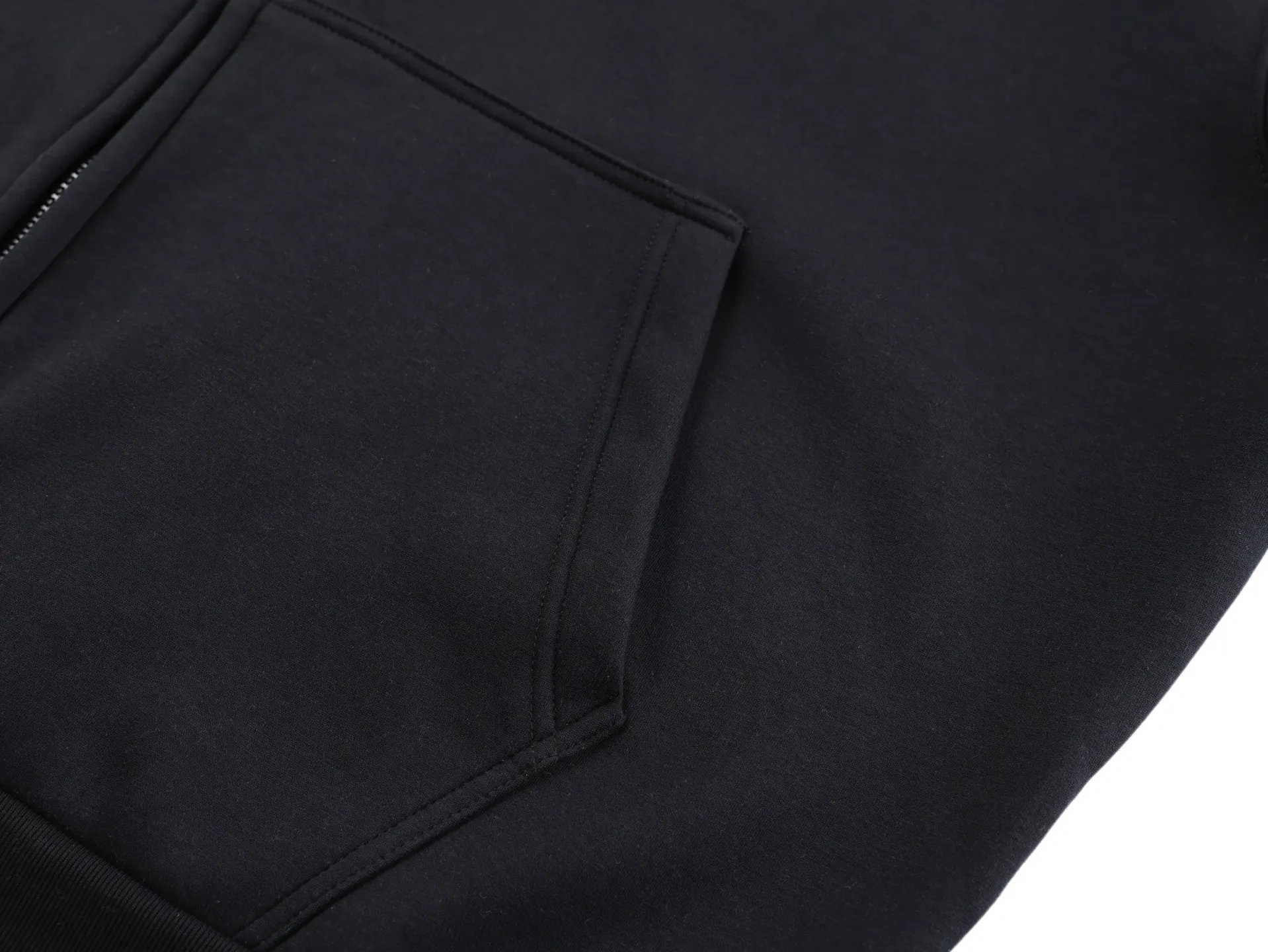 Logo-Embroidered Zip-Up Hoodie D31021200 — view 4