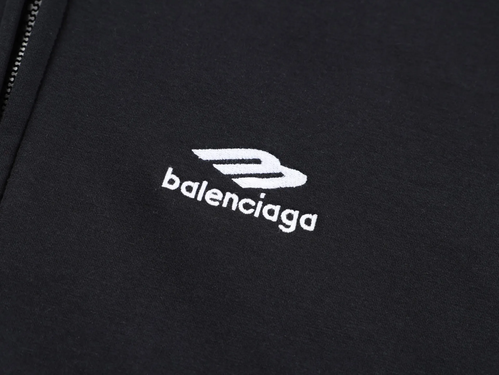 Logo-Embroidered Zip-Up Hoodie D31021200 — view 5
