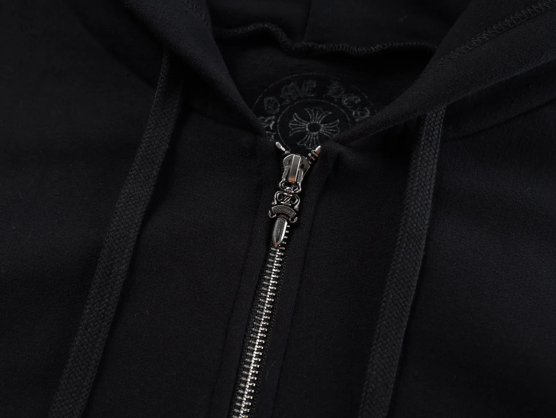 Scroll Logo Zip-Up Cotton Hoodie D31021152 — view 4