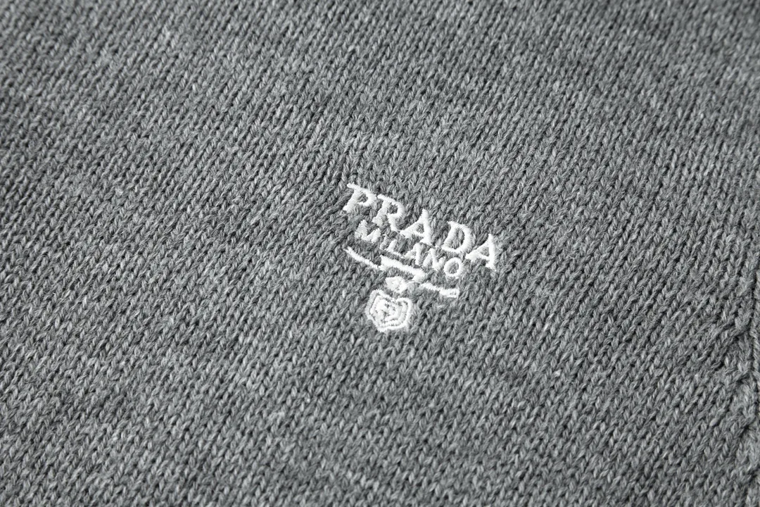 Logo-Embroidered Merino Wool Zip-Up Cardigan D31021181 — view 6