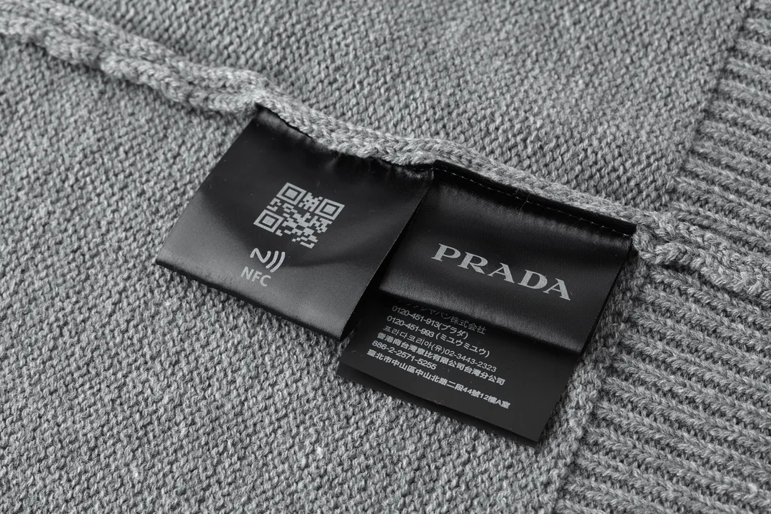 Logo-Embroidered Merino Wool Zip-Up Cardigan D31021181 — view 9
