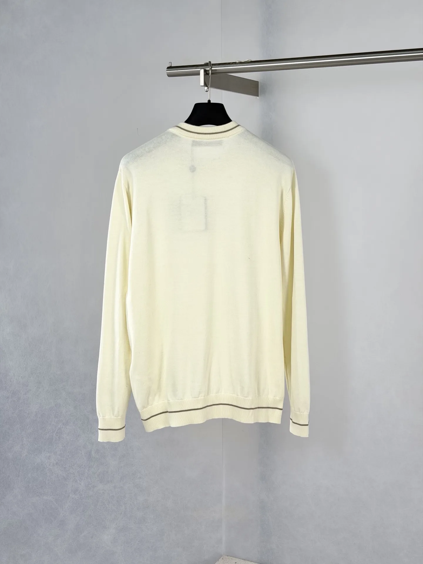 Logo Embroidered Tipped Crew-Neck Sweater D31520668 — view 2