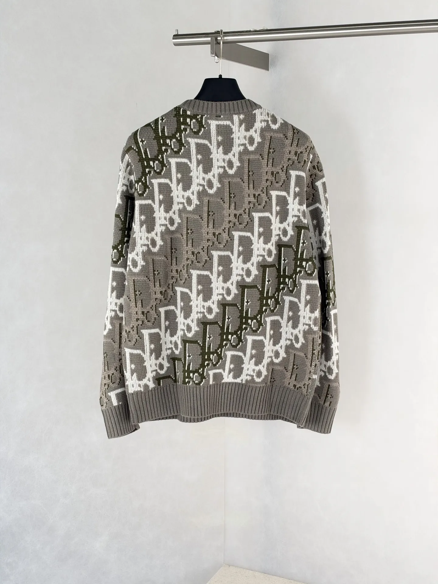 Oblique Jacquard Crew-Neck Sweater D31519180 — view 2