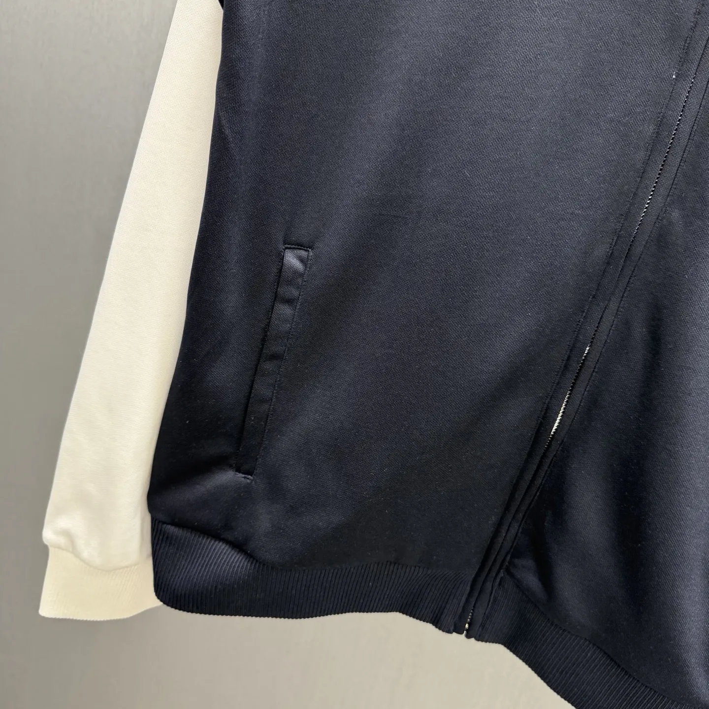 Interlocking G Bicolor Jersey Track Jacket D31514178 — view 4