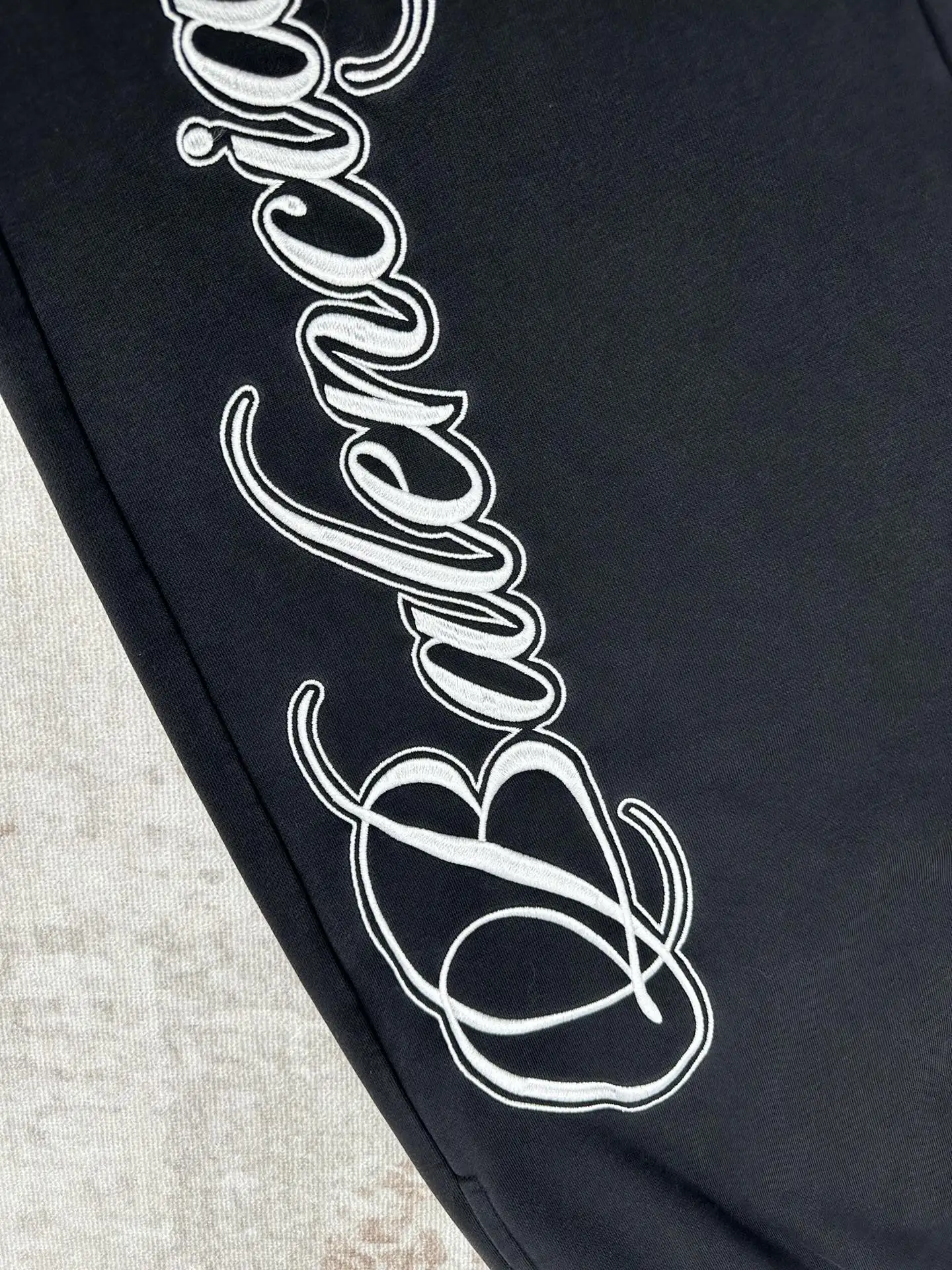 Cursive Logo Embroidered Baggy Sweatpants D32013968 — view 2