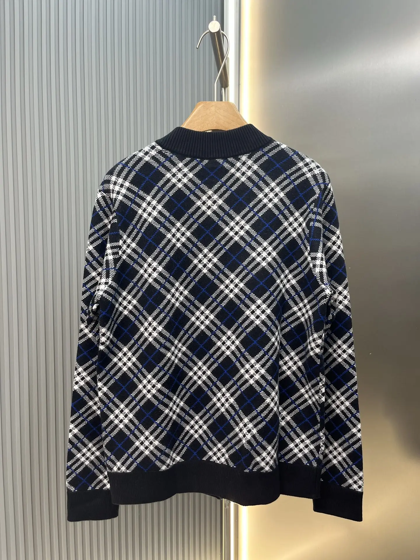 Check Jacquard Wool-Cashmere Knit Bomber Jacket D32019124 — view 3
