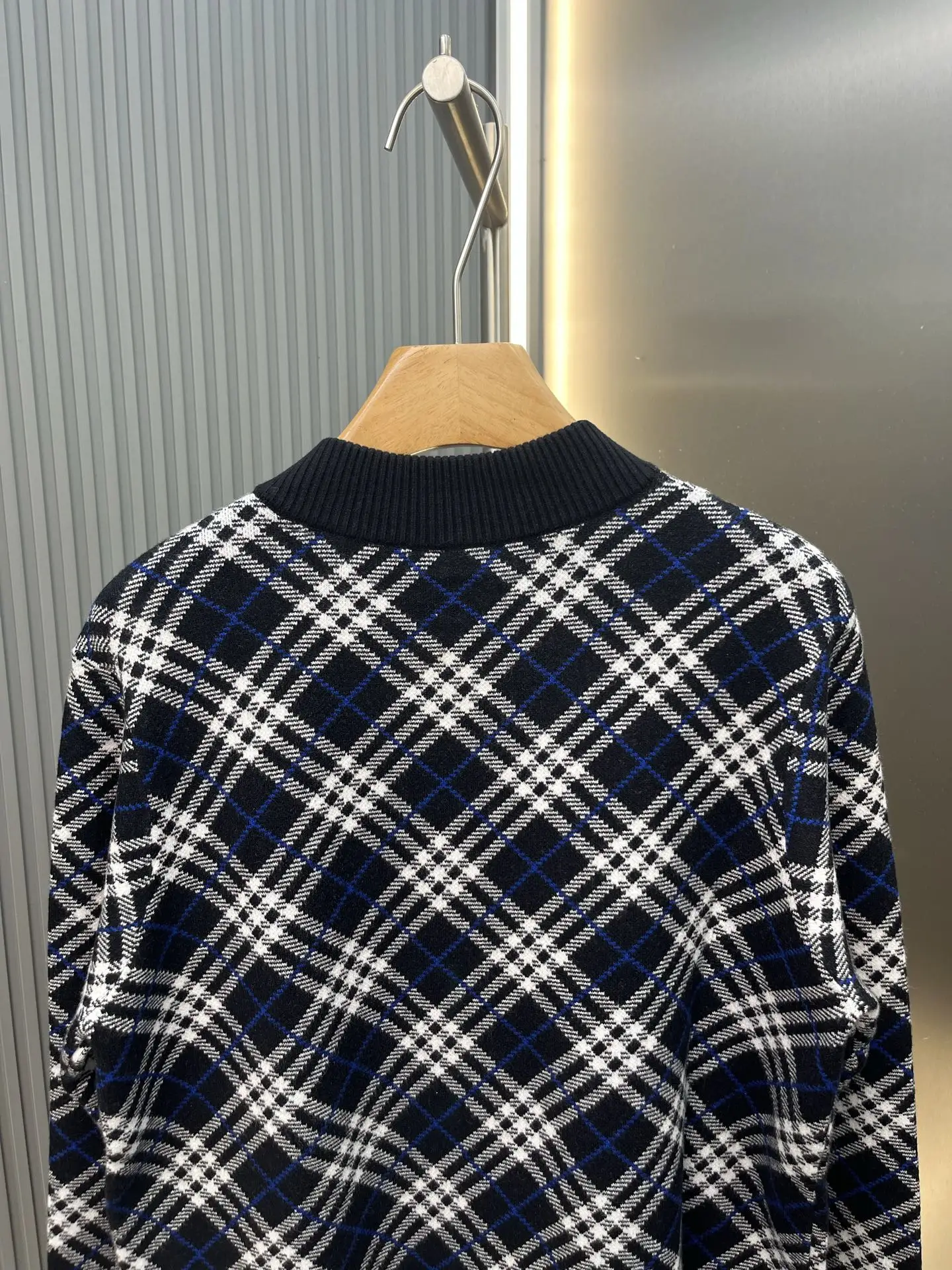 Check Jacquard Wool-Cashmere Knit Bomber Jacket D32019124 — view 4