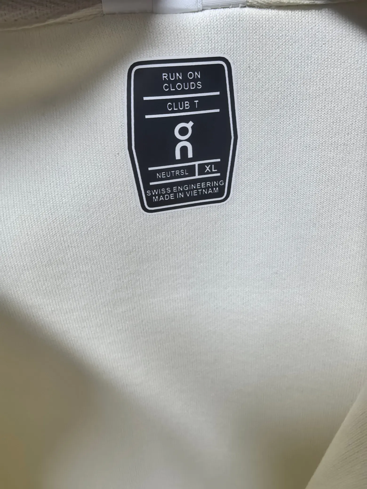 On Running Logo-Print Zip-Up Gilet D33020820 — view 9