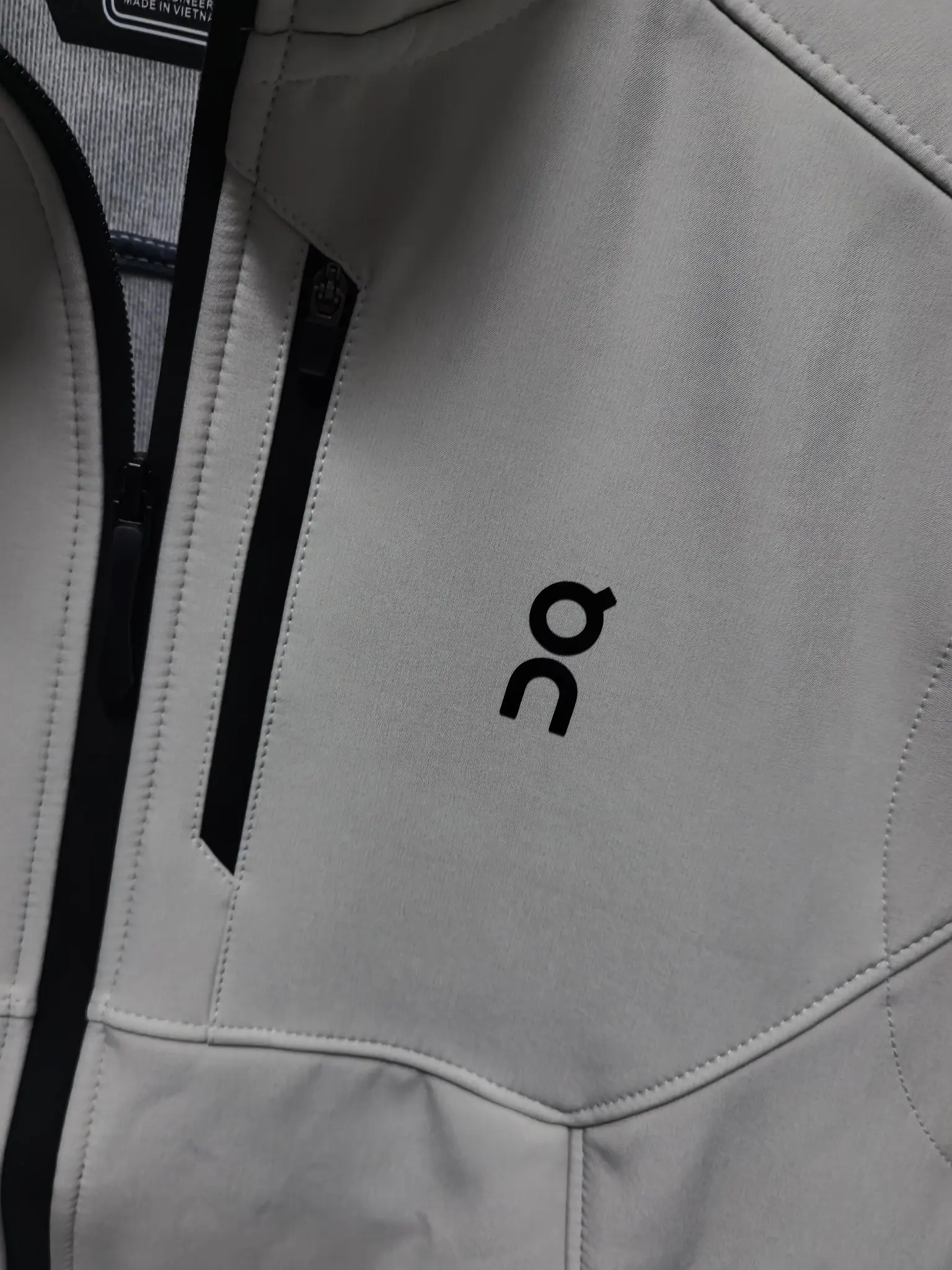 On Running Logo-Print Technical Gilet D33020824 — view 3