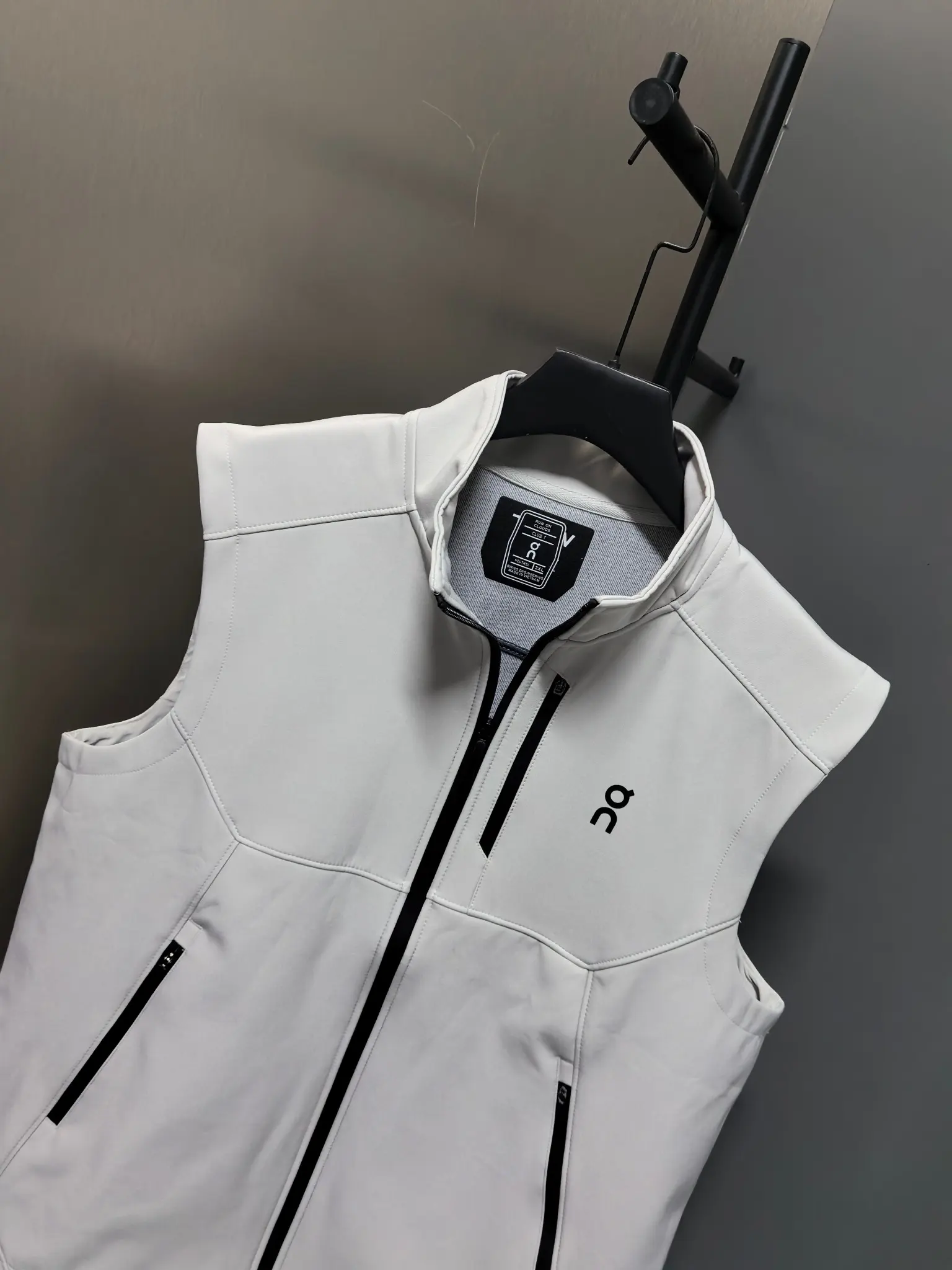 On Running Logo-Print Technical Gilet D33020824 — view 5