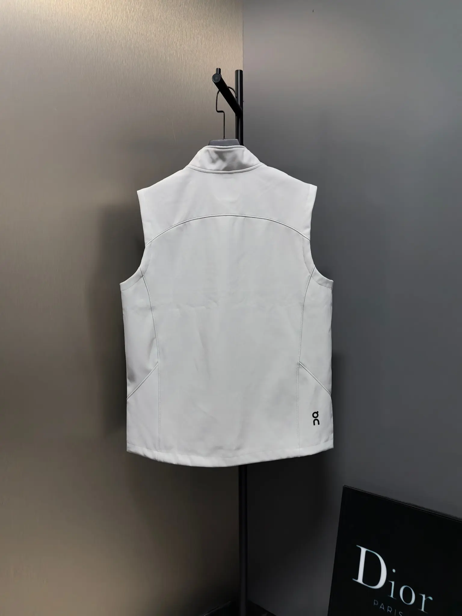 On Running Logo-Print Technical Gilet D33020824 — view 6