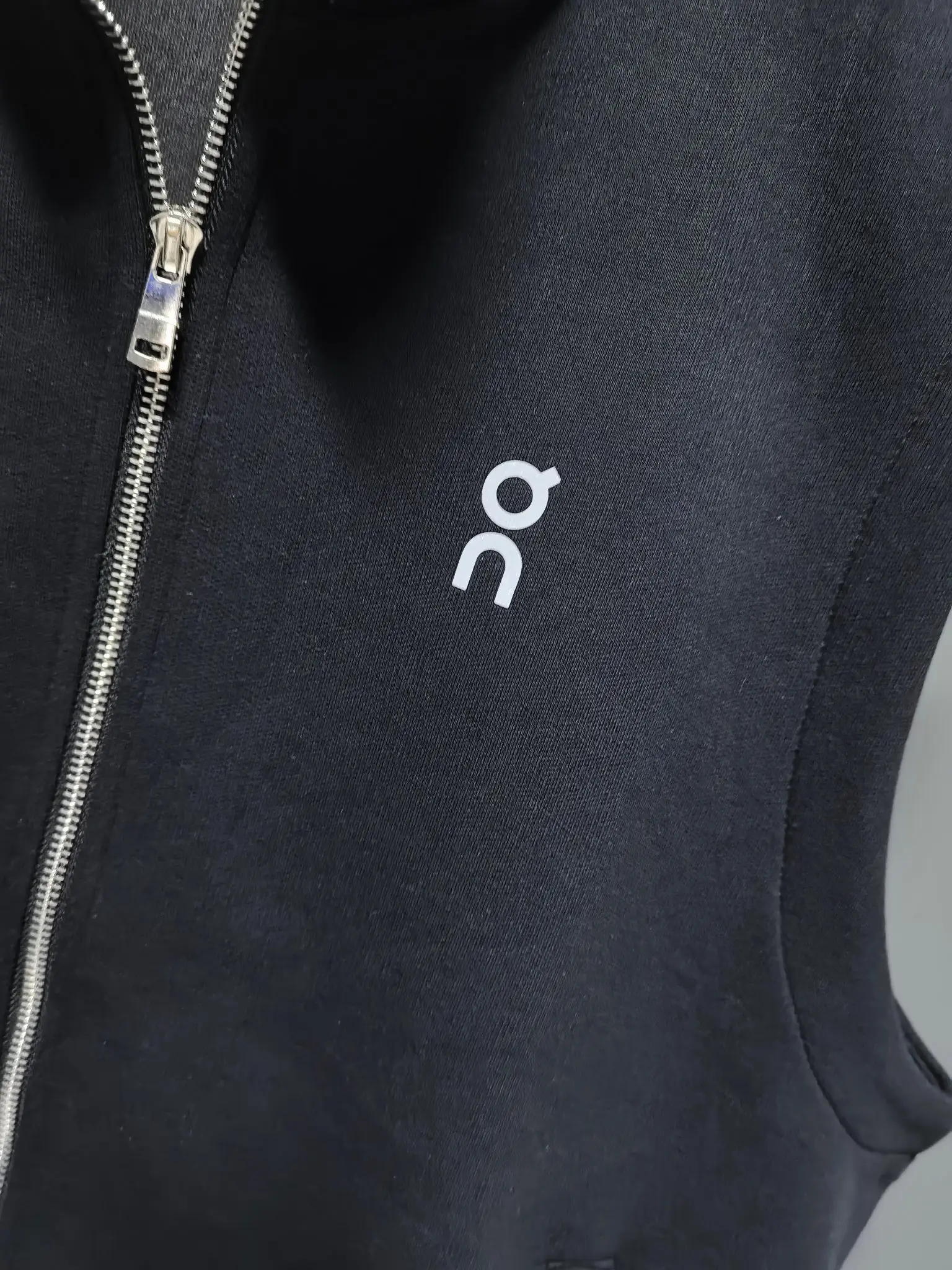 On Running Logo-Print Zip-Up Gilet D33020821 — view 3
