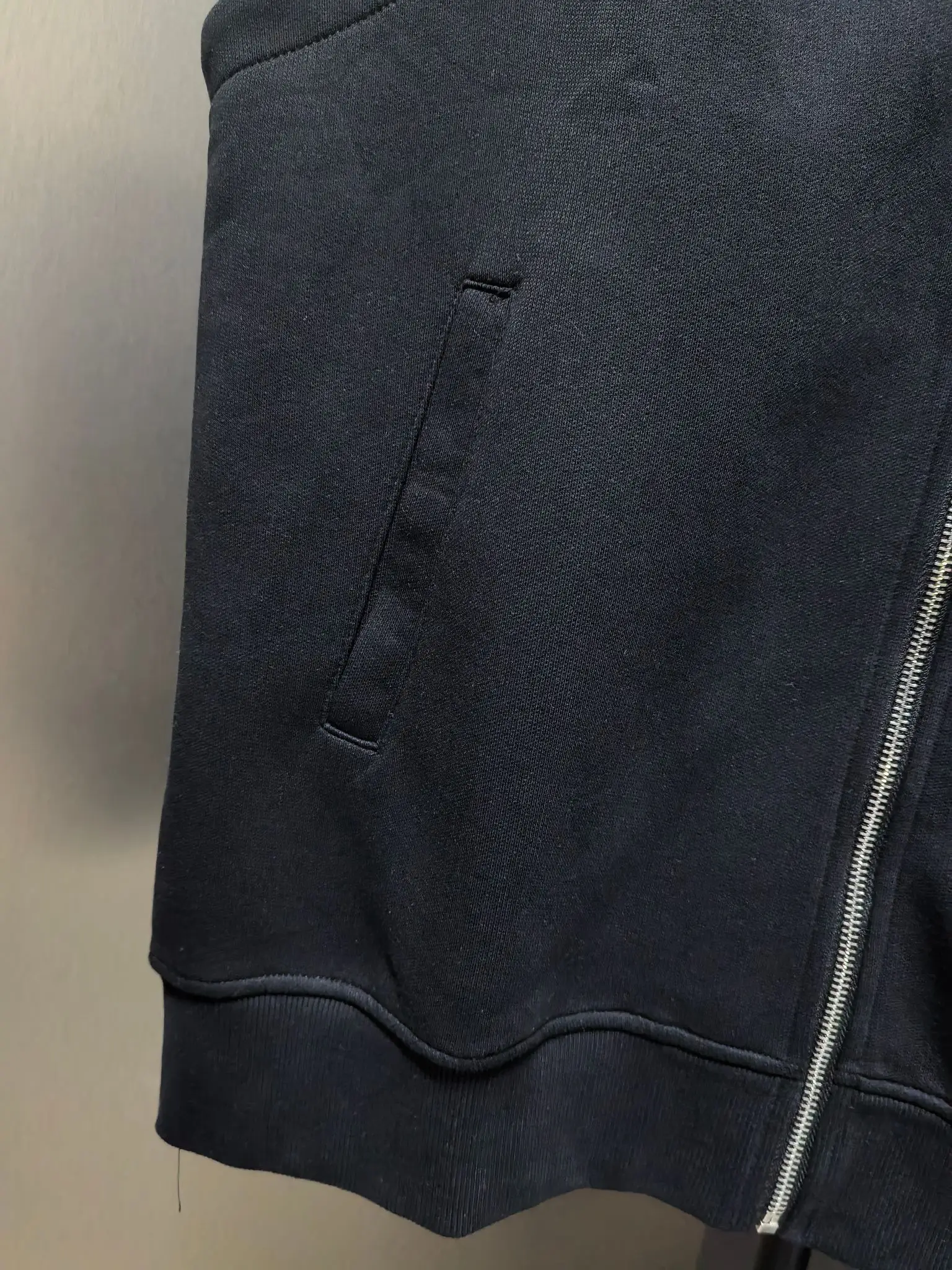 On Running Logo-Print Zip-Up Gilet D33020821 — view 4