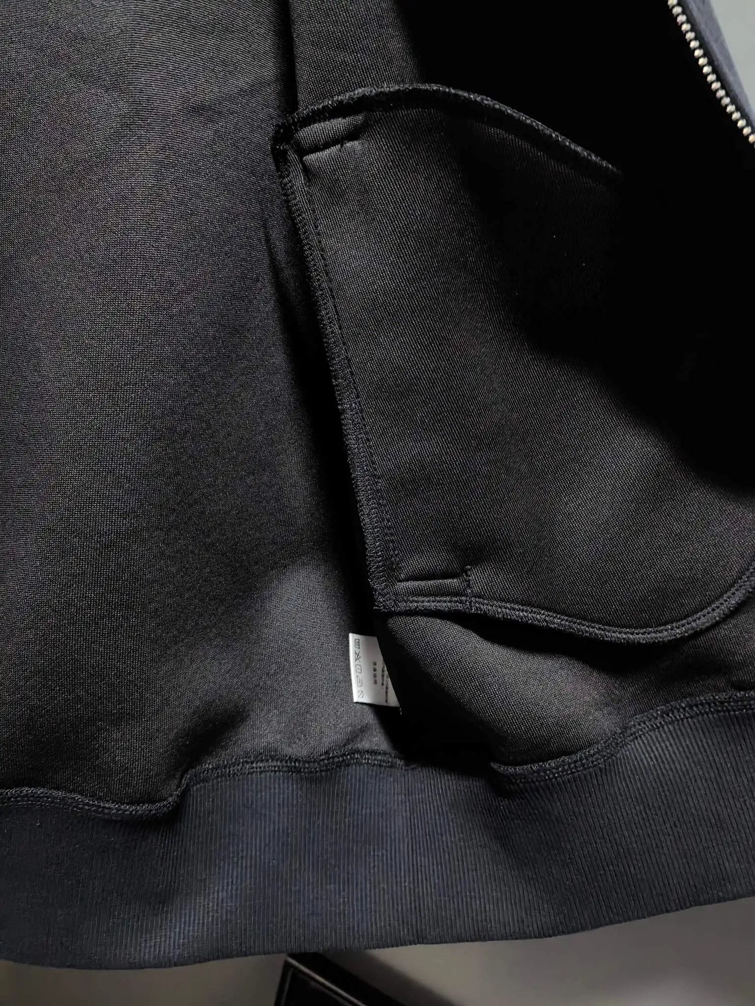 On Running Logo-Print Zip-Up Gilet D33020821 — view 8