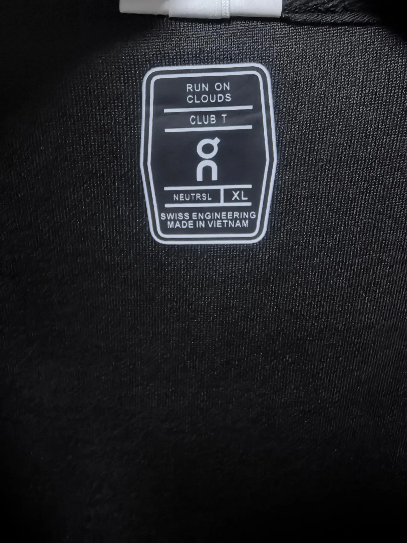 On Running Logo-Print Zip-Up Gilet D33020821 — view 9