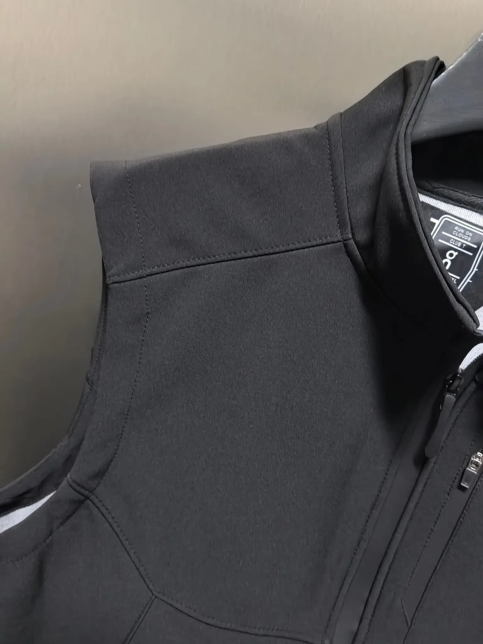 Logo-Print Technical Shell Gilet D33020823 — view 2