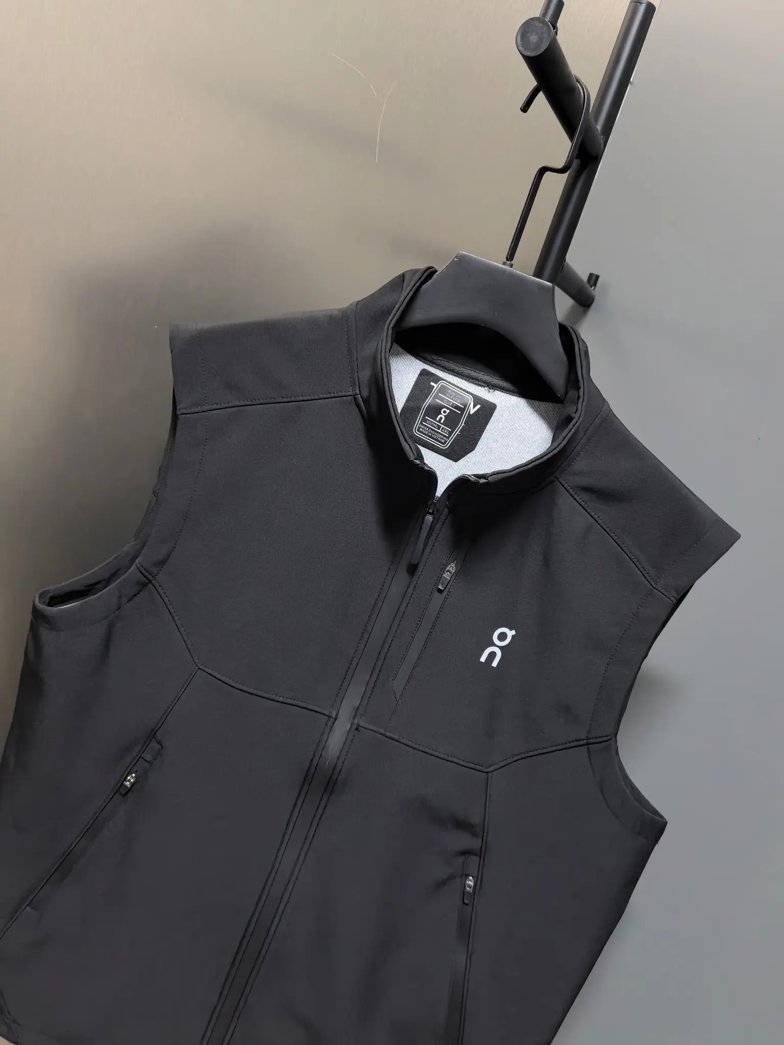 Logo-Print Technical Shell Gilet D33020823 — view 5