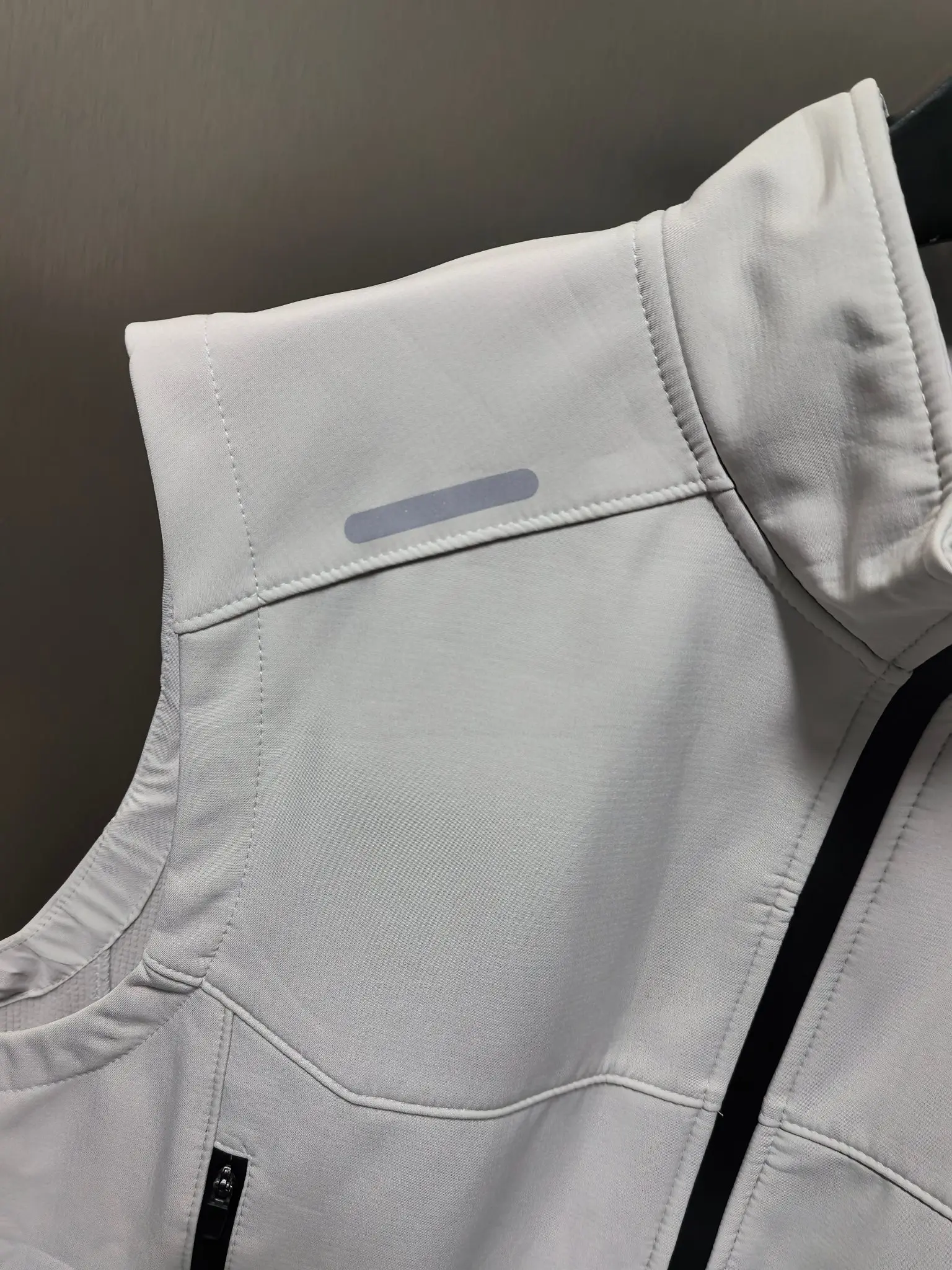 On Running Logo-Print Performance Vest D33020825 — view 2