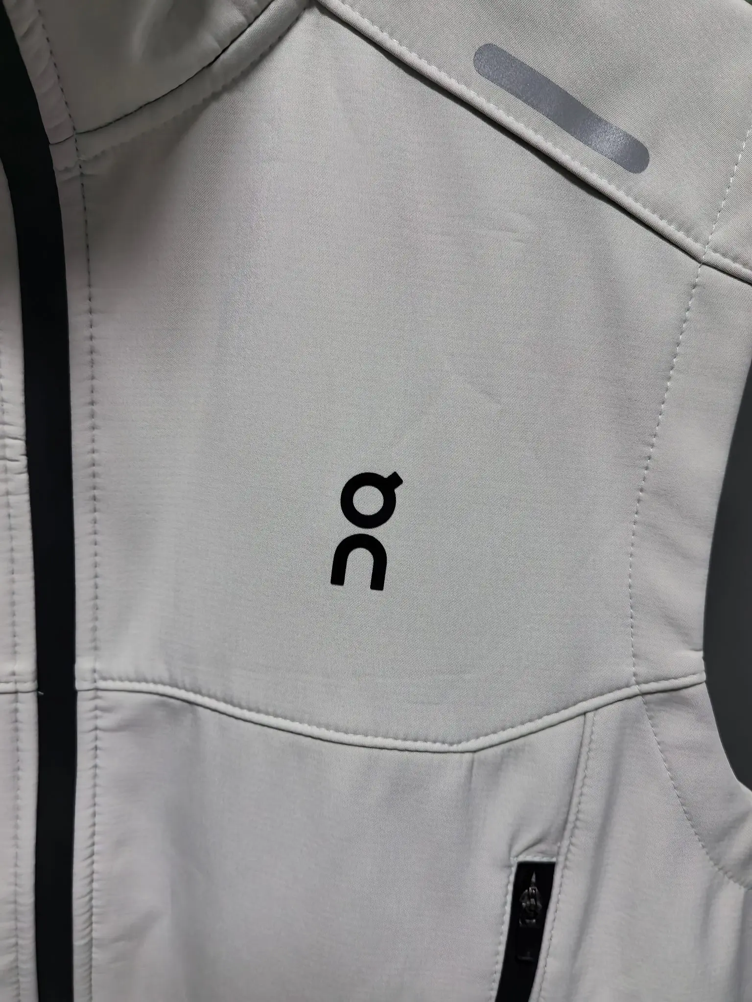On Running Logo-Print Performance Vest D33020825 — view 3