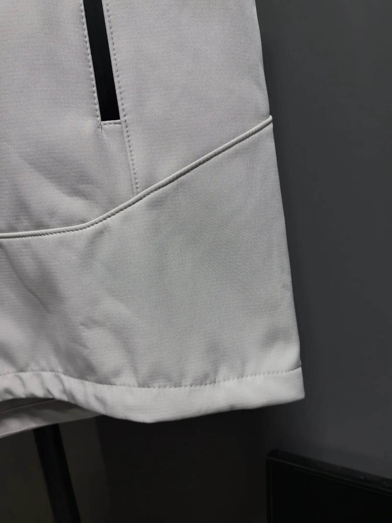 On Running Logo-Print Performance Vest D33020825 — view 5