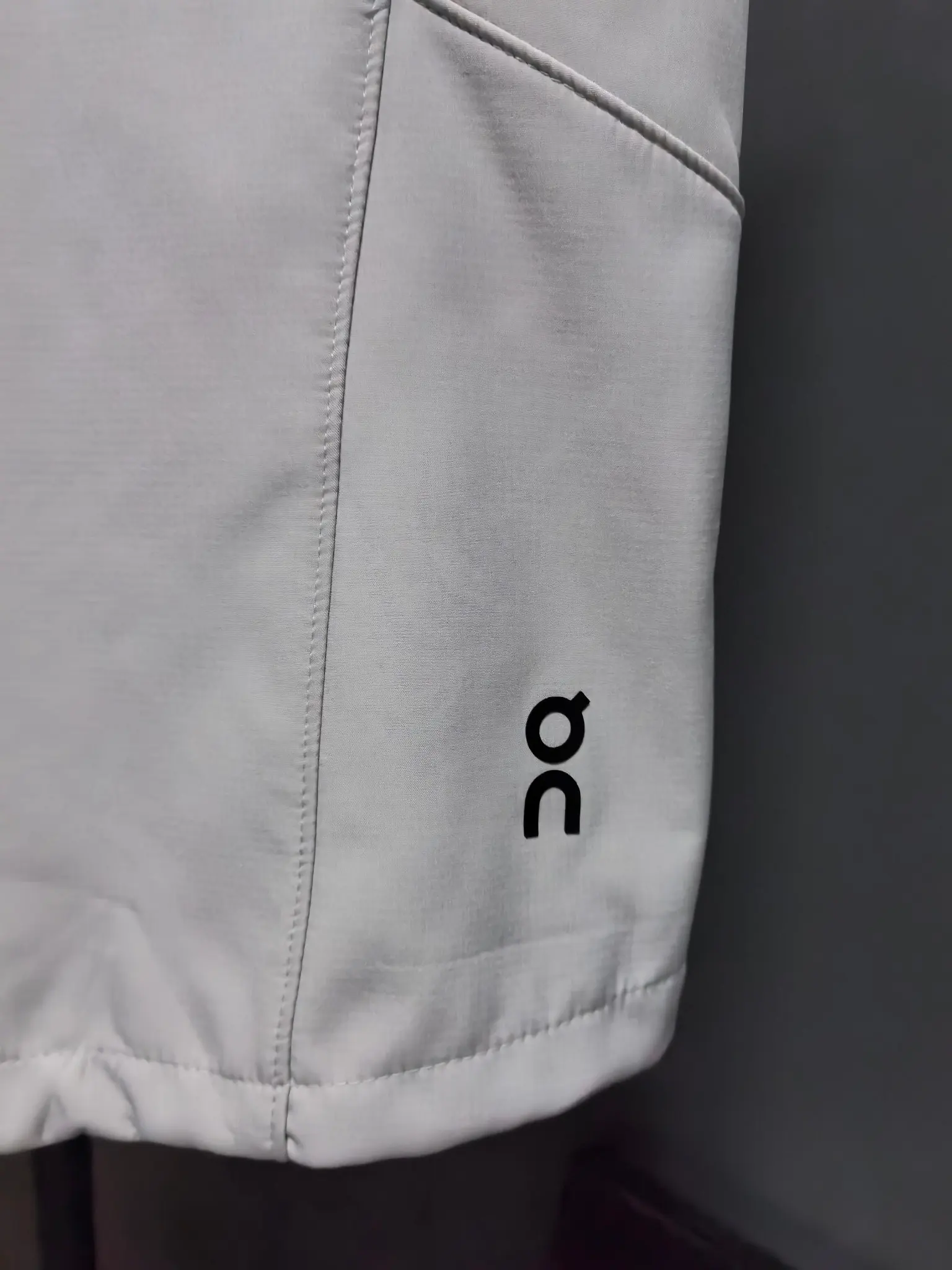 On Running Logo-Print Performance Vest D33020825 — view 7