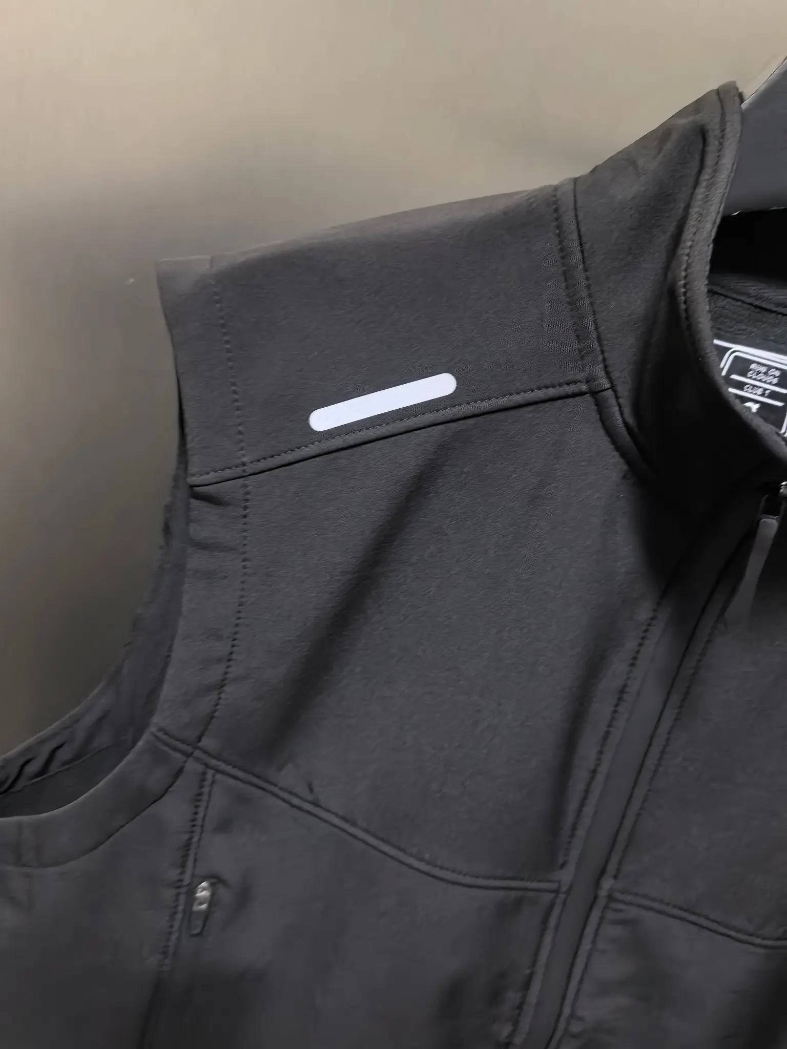 On Running Logo-Print Performance Gilet D33020826 — view 2