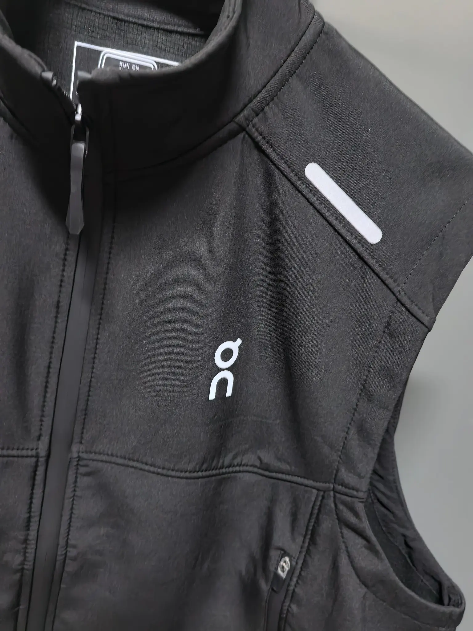 On Running Logo-Print Performance Gilet D33020826 — view 3