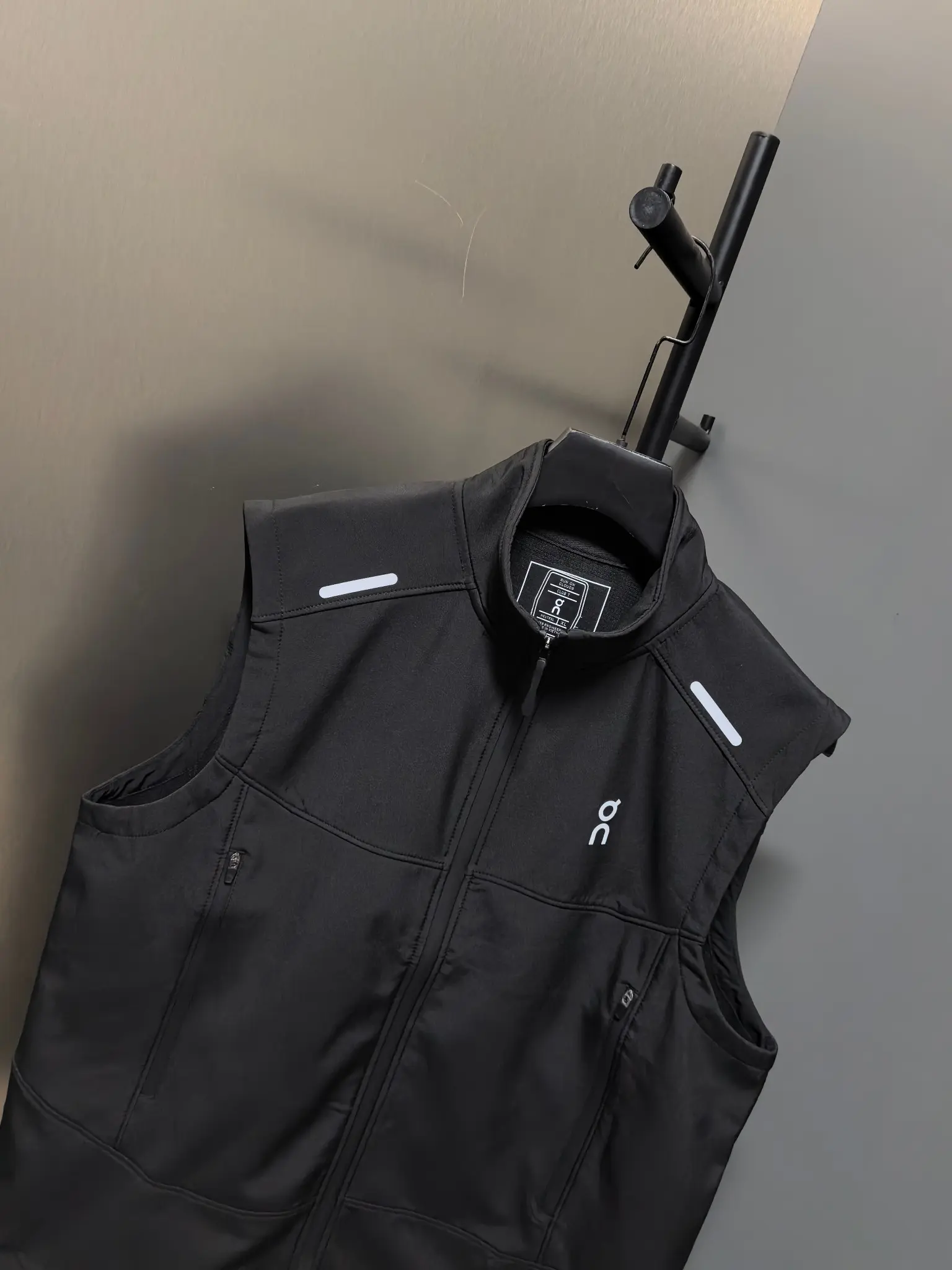On Running Logo-Print Performance Gilet D33020826 — view 6