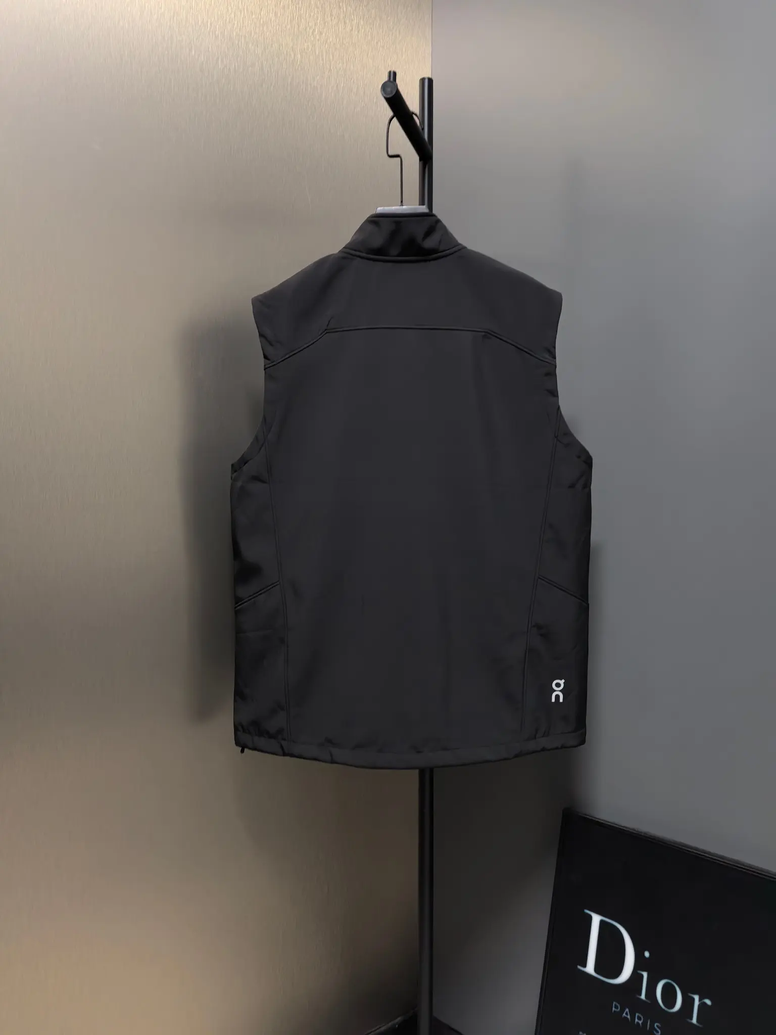 On Running Logo-Print Performance Gilet D33020826 — view 8