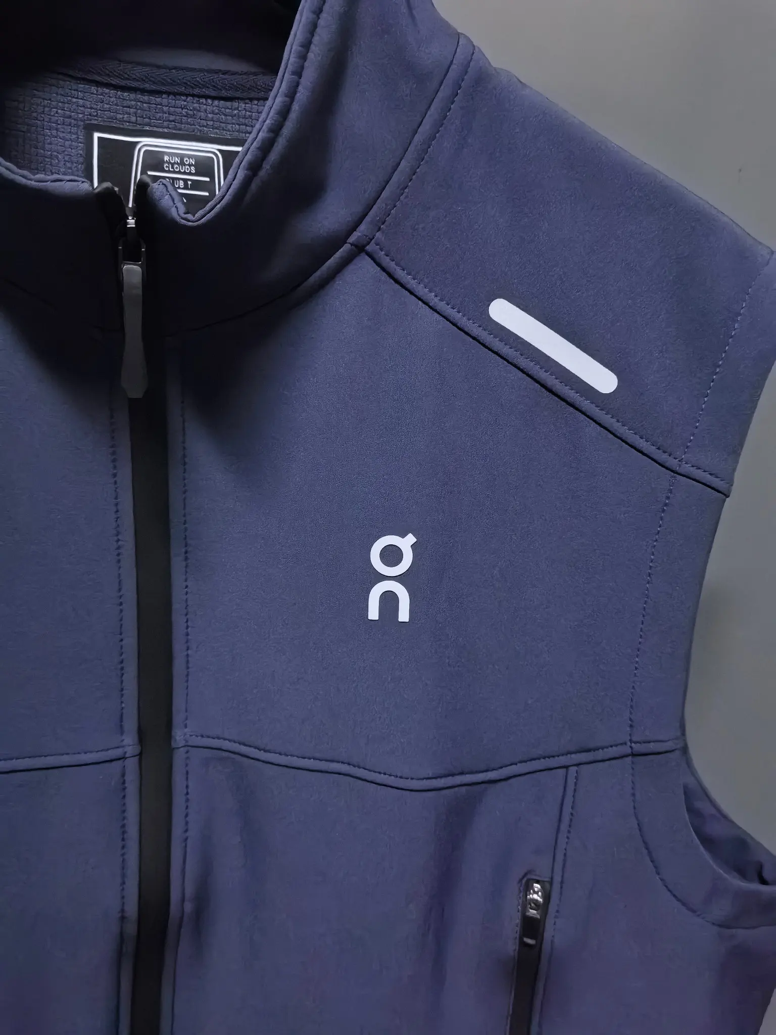 On Running Logo-Print Performance Gilet D33020827 — view 3