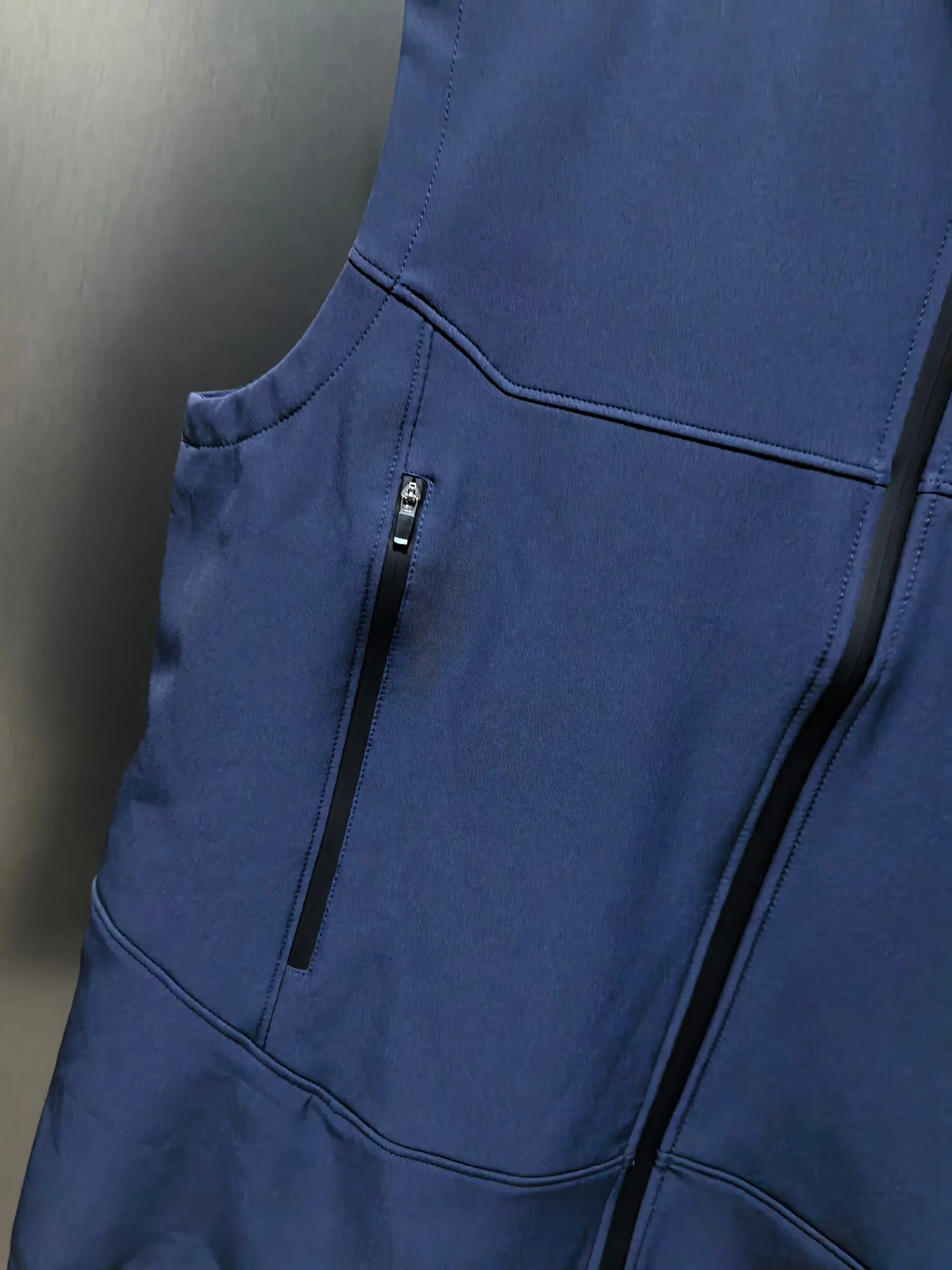 On Running Logo-Print Performance Gilet D33020827 — view 4