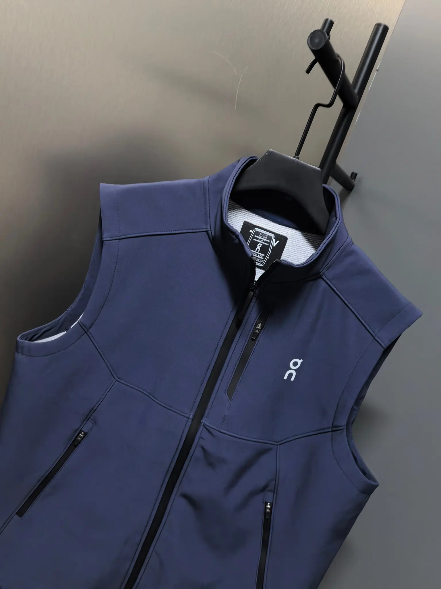 On Running Logo-Print Performance Gilet D33020822 — view 5