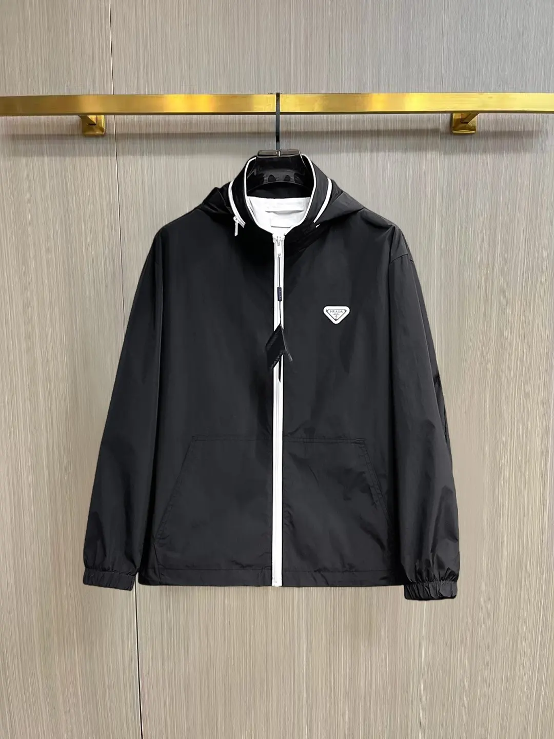 Logo-Appliquéd Hooded Shell Jacket D33014356