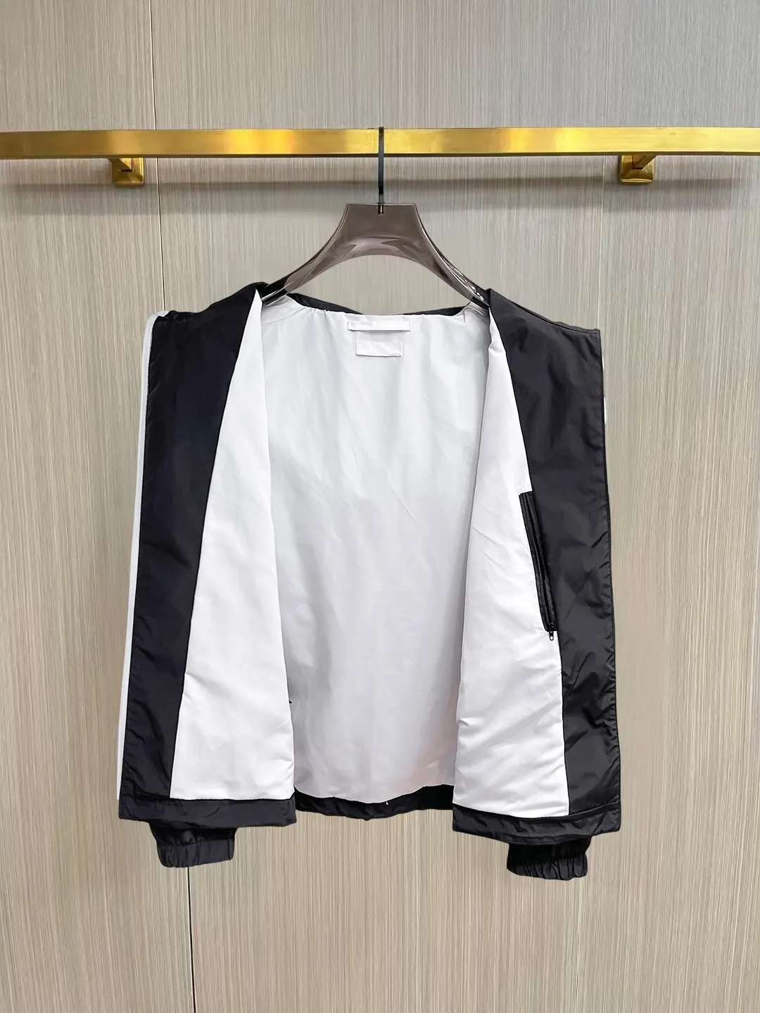Logo-Appliquéd Hooded Shell Jacket D33014356 — view 3